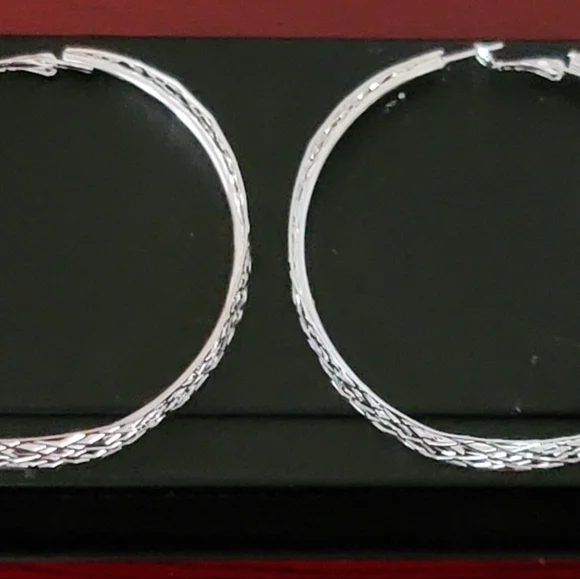 HOOP EARRINGS - Picture 5 of 12